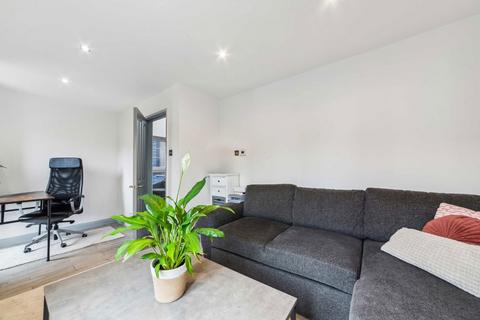 2 bedroom flat to rent, Water Lane, Twickenham TW1