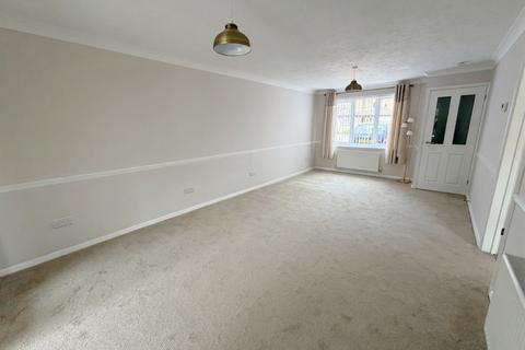 4 bedroom detached house to rent, Buckfast Avenue, Bedford MK41