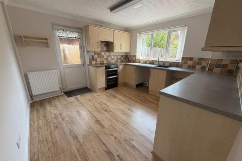 4 bedroom detached house to rent, Buckfast Avenue, Bedford MK41