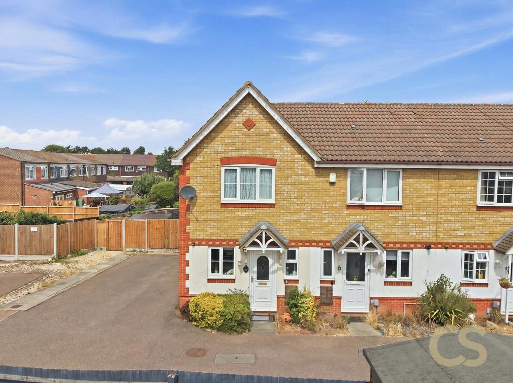 Detached house exterior, driveway