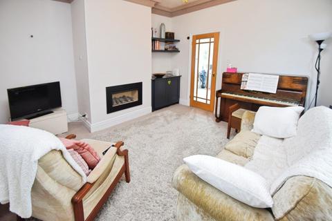 4 bedroom semi-detached house for sale, Bradford Road, Bradford BD18
