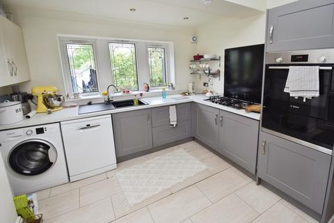 4 bedroom semi-detached house for sale, Bradford Road, Bradford BD18