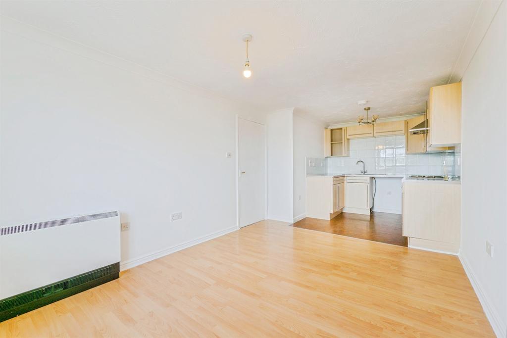 Apartment in Cardiff, Tremorfa - View 3