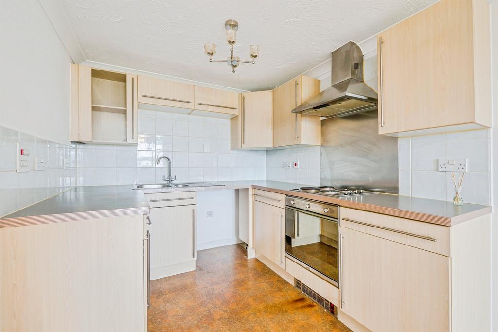 Apartment in Cardiff, Tremorfa - View 4