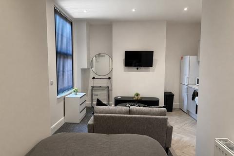 Studio to rent, Bluecoat Close, City Centre