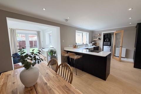 4 bedroom detached house to rent, heol Tir Coed, Tircoed Village, Swansea