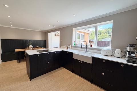 4 bedroom detached house to rent, heol Tir Coed, Tircoed Village, Swansea