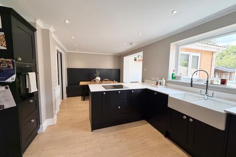4 bedroom detached house to rent, heol Tir Coed, Tircoed Village, Swansea