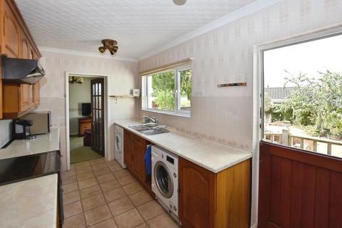 3 bedroom detached bungalow for sale, Orchard Close, Kingsteignton, Devon.