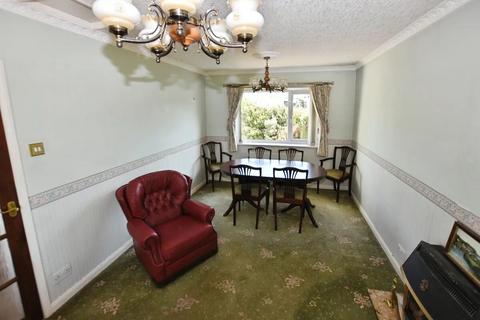 3 bedroom detached bungalow for sale, Orchard Close, Kingsteignton, Devon.