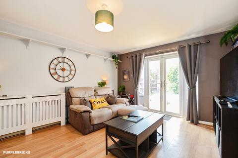 3 bedroom semi-detached house for sale, Lindsey Road, Uxbridge, UB9