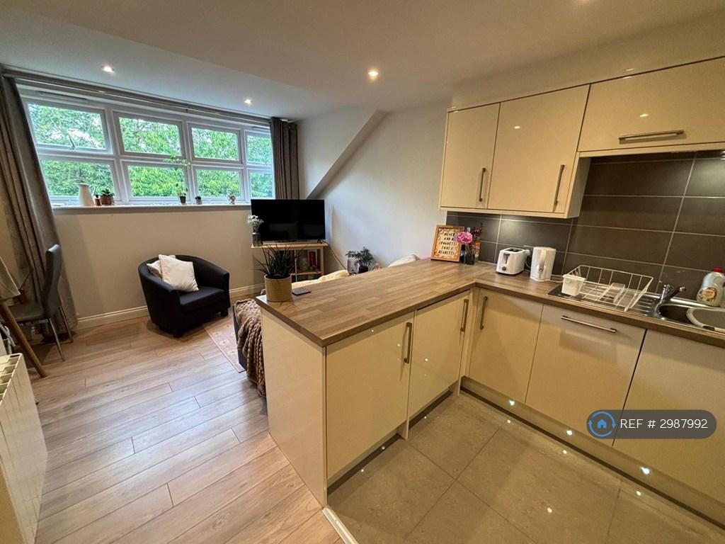 Apartment in Leeds, Headingley Hill, Headingley - View 2