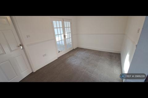 3 bedroom terraced house to rent, Holyoake Gardens, Gateshead, NE9