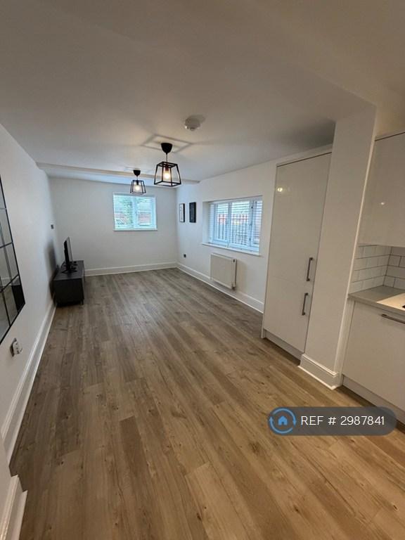 Apartment in Rushcliffe, West Bridgford - View 4