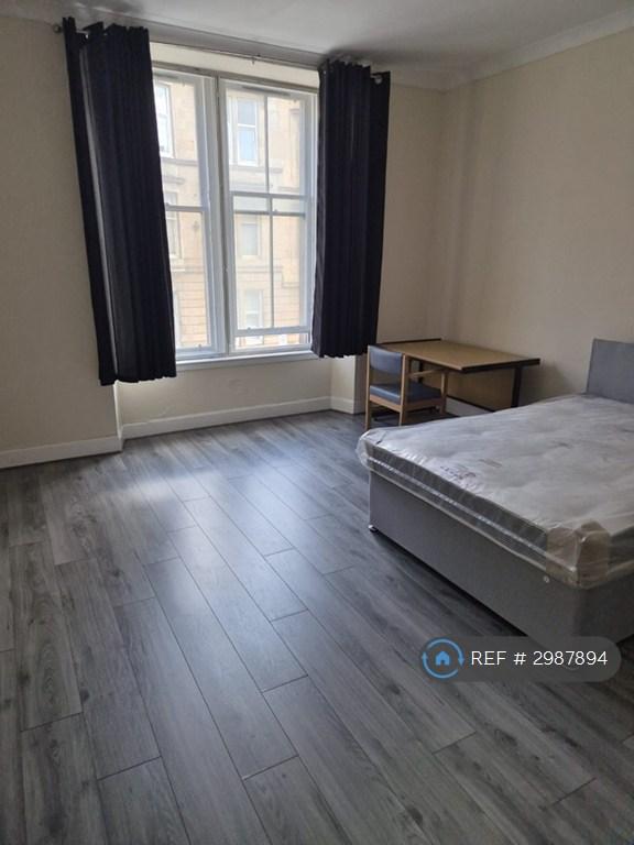 Apartment in Glasgow, Queen's Cross, North Woodside - View 2