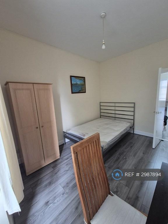 Apartment in Glasgow, Queen's Cross, North Woodside - View 3
