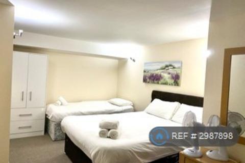 2 bedroom flat to rent, Beckhampton Street, Swindon, SN1