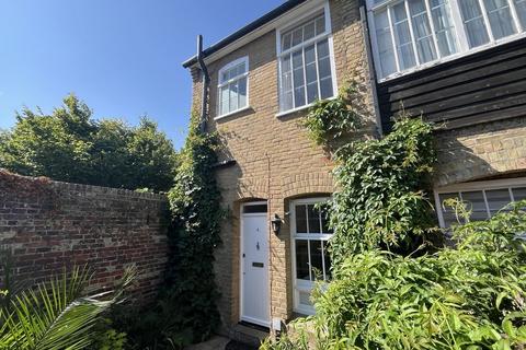 3 bedroom terraced house for sale, Watts Yard, Sandwich