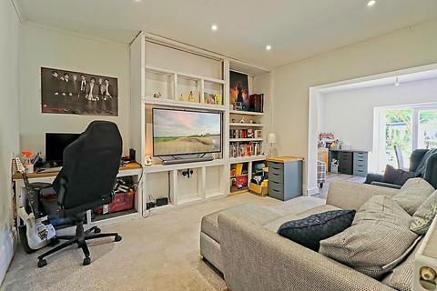 4 bedroom semi-detached house for sale, Linton Road, Southend On Sea
