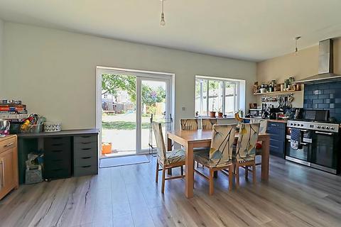 4 bedroom semi-detached house for sale, Linton Road, Southend On Sea