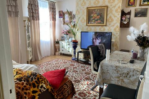 Cazenove Road, London N16