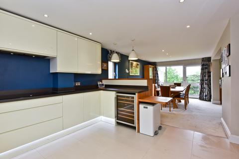 3 bedroom flat for sale, Hawkshead Road, Potters Bar EN6