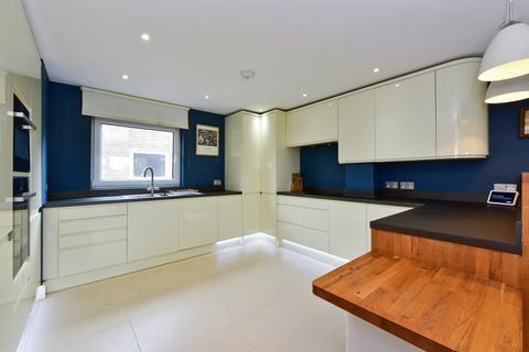 3 bedroom flat for sale, Hawkshead Road, Potters Bar EN6