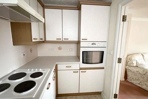 2 bedroom retirement property for sale, Darkes Lane, Potters Bar EN6