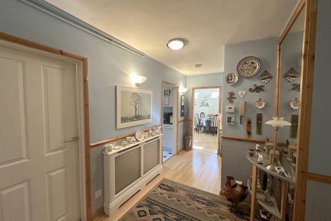 2 bedroom ground floor flat for sale, Raymond Court, Potters Bar EN6