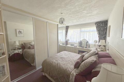 2 bedroom ground floor flat for sale, Raymond Court, Potters Bar EN6