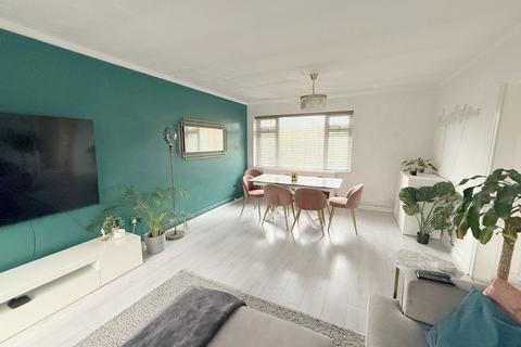 2 bedroom apartment for sale, Lambs Close, Potters Bar EN6