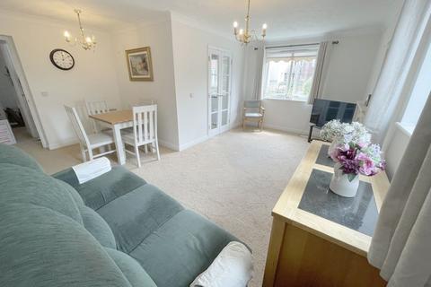 2 bedroom retirement property for sale, Darkes Lane, Potters Bar EN6