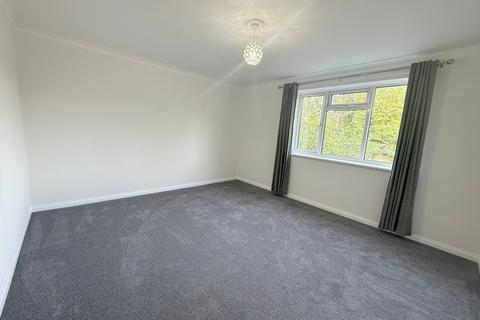 2 bedroom flat to rent, Parkside, Potters Bar EN6