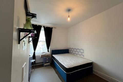 1 bedroom in a flat share to rent, Stamford Hill, London N16