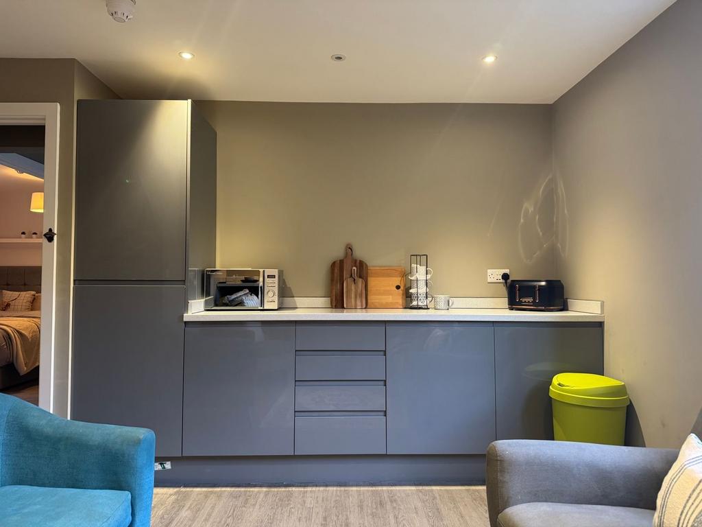 Apartment in Broxtowe, Beeston - View 3