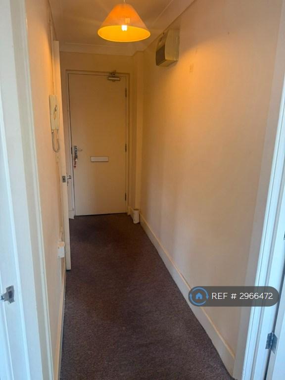 Apartment in Bournemouth, Lansdowne - View 3
