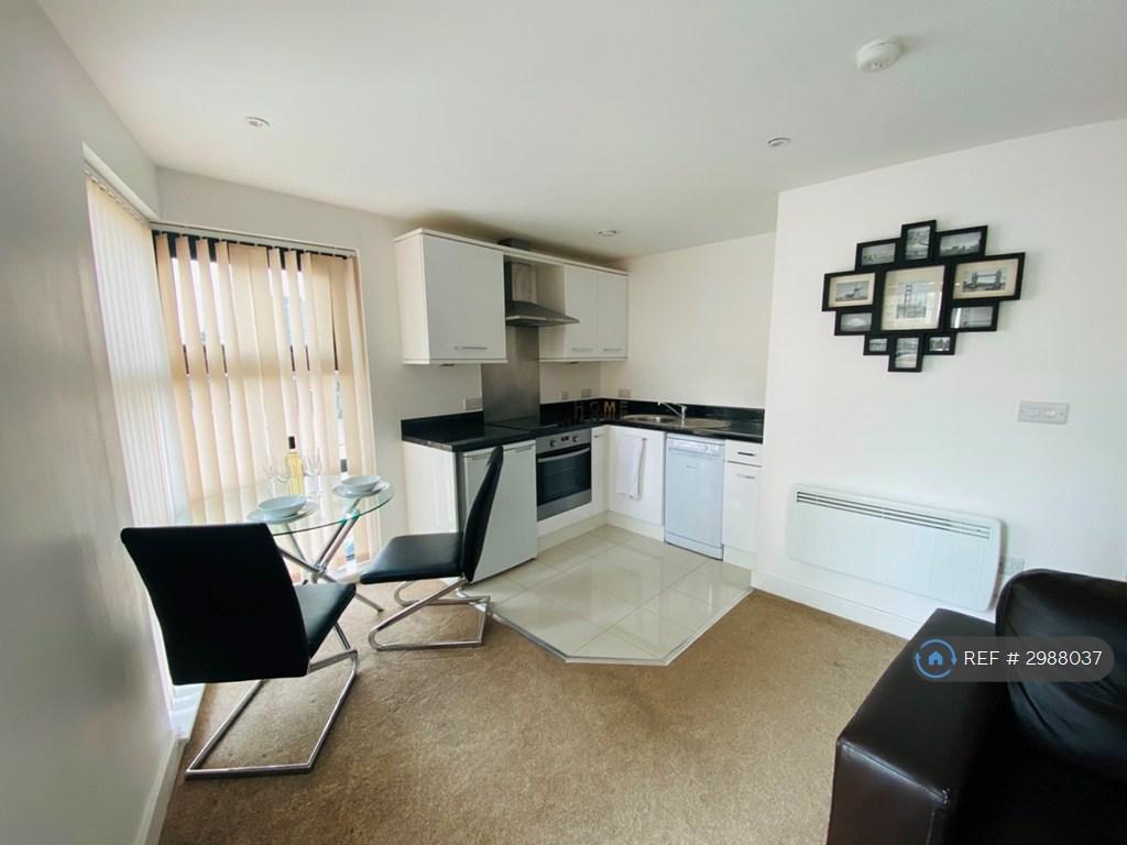 Apartment in Salford, Trinity, Lower Broughton - More