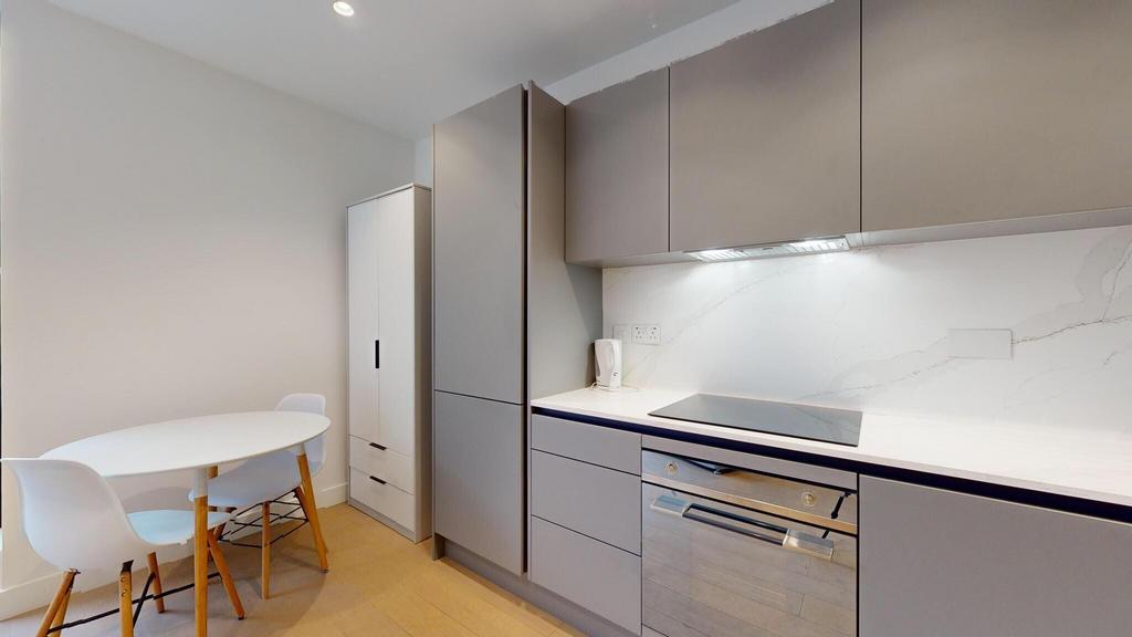Apartment in Brentford - View 2