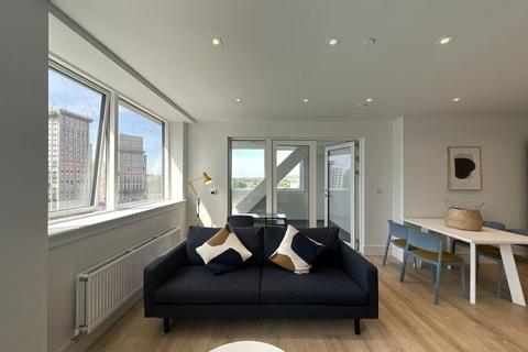 3 bedroom flat to rent, Olympic Way