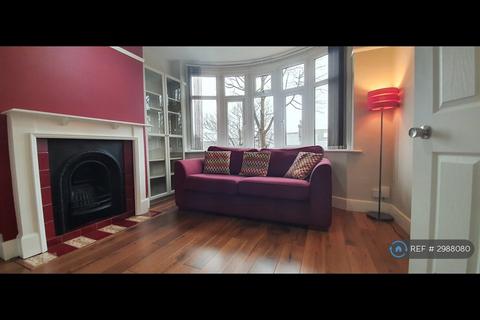 3 bedroom terraced house to rent, Hitchin Road, Luton, LU2