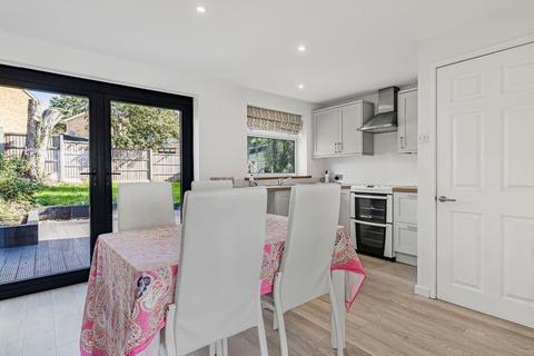 4 bedroom detached house to rent, Woodthorpe Road, Hadleigh, IP7