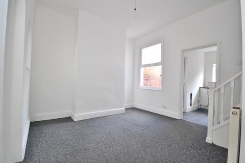 2 bedroom terraced house to rent, Carlisle Avenue, Hull HU3