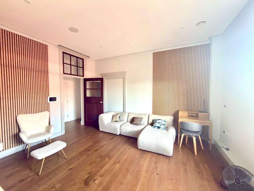 Apartment in London - View 2