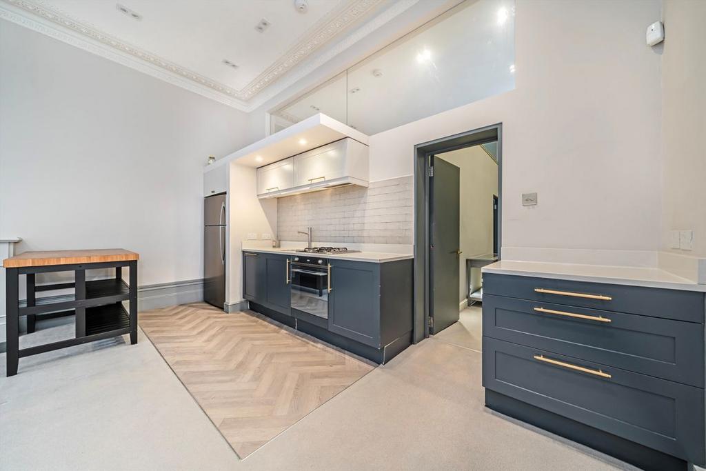 Apartment in London, Royal Borough of Kensington and Chelsea - View 2