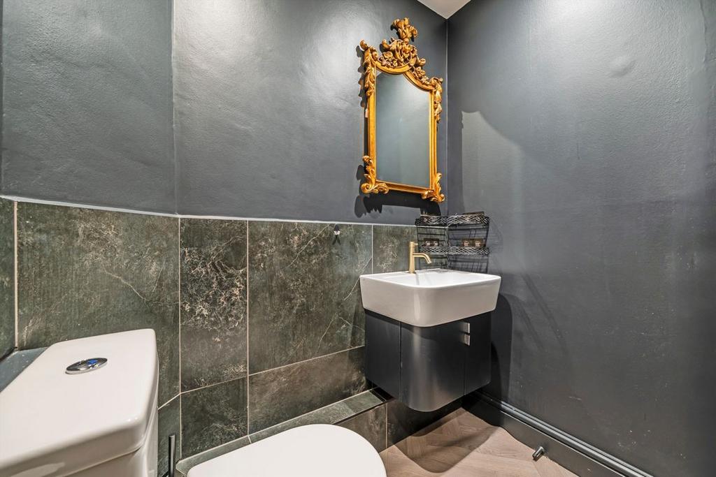Apartment in London, Royal Borough of Kensington and Chelsea - More