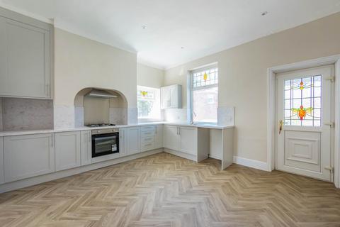 3 bedroom end of terrace house for sale, Grove Road, Heckmondwike