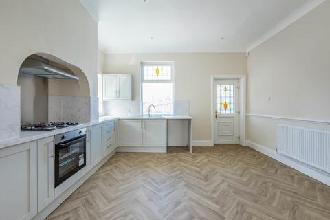 3 bedroom end of terrace house for sale, Grove Road, Heckmondwike