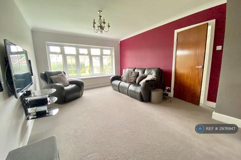 4 bedroom semi-detached house to rent, High Ash Drive, Leeds, LS17