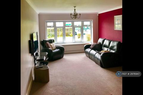 4 bedroom semi-detached house to rent, High Ash Drive, Leeds, LS17