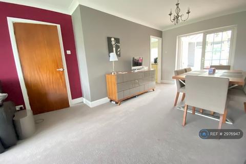 4 bedroom semi-detached house to rent, High Ash Drive, Leeds, LS17
